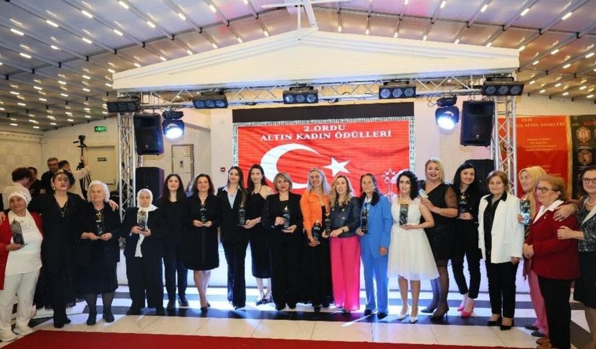 Başarılı Kadınlar Altın Ödüllerle Taçlandı