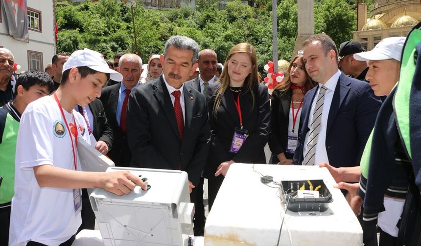 Uludere'de 'TÜBİTAK 4006 Bilim Fuarı' düzenlendi