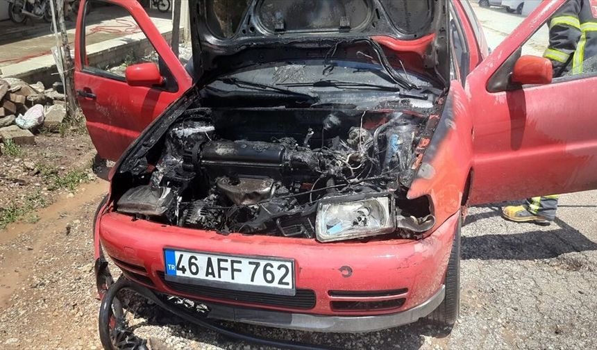 Gölbaşı'nda Seyir Halindeki Otomobil Alev Aldı, Hasar Oluştu
