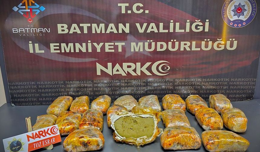Batman'da uyuşturucu operasyonu: Panelvanın lastiğinden esrar çıktı