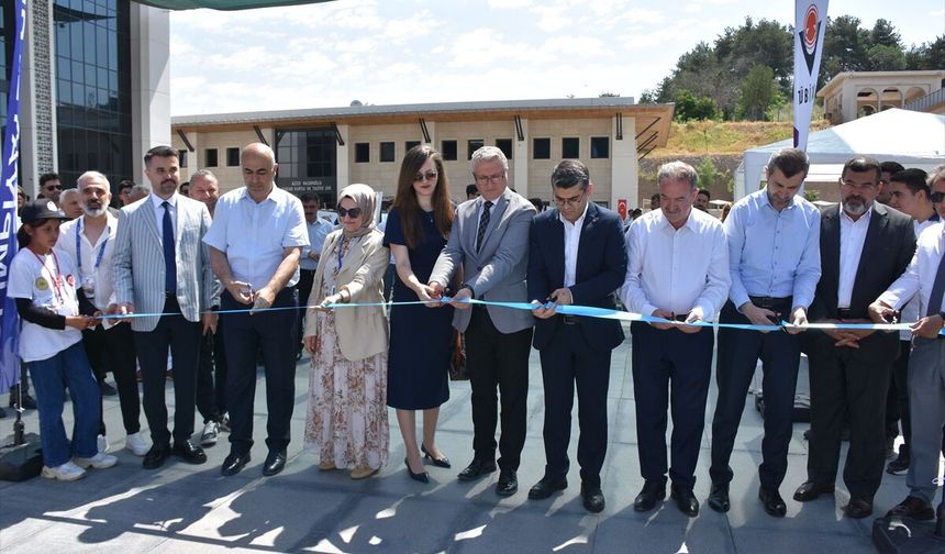 Batman'daki TÜBİTAK Fuarı'nda 102 Proje Sergilendi: Bilime İlgi