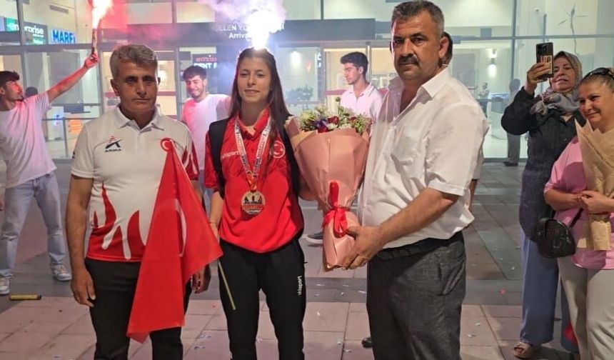 Adıyaman'ın Altın Kızı Görkemli Törenle Karşılandı
