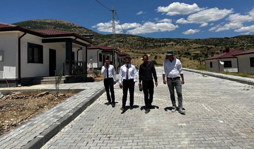 Besni Kaymakamı Deprem Konutlarını İnceledi