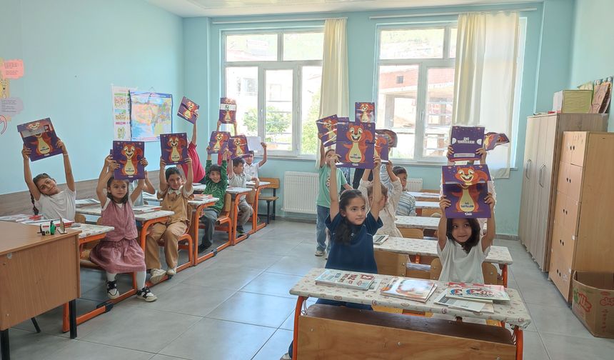 Çelikhan'da Öğrenciler Yoğun Bir Dönemin Ardından Karnelerini Aldı
