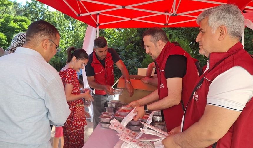 Muharrem ayında Diyarbakır'da geleneksel aşure ikramı