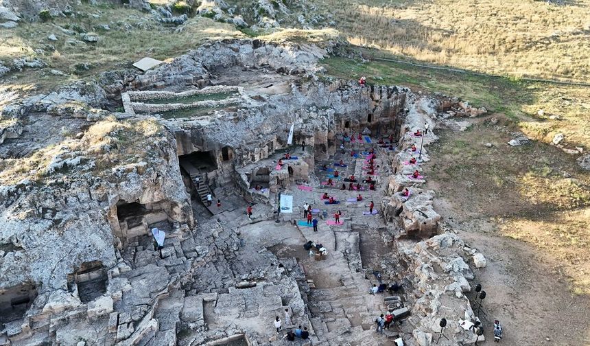 Tarihi Hilar Mağaraları'nda Yogayla Sağlıklı Yaşam