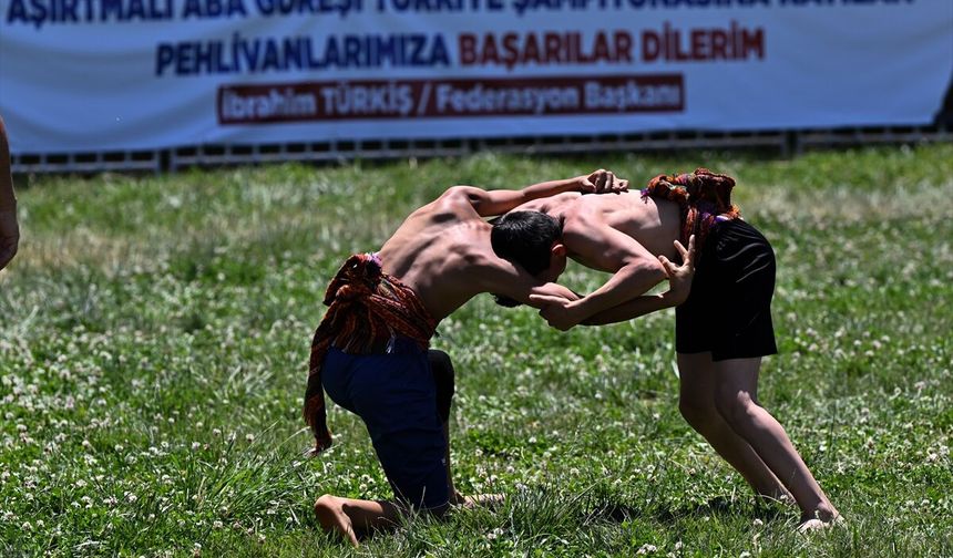 600 sporcu Gaziantep'te Aba Güreşi Şampiyonası İçin Minderde.