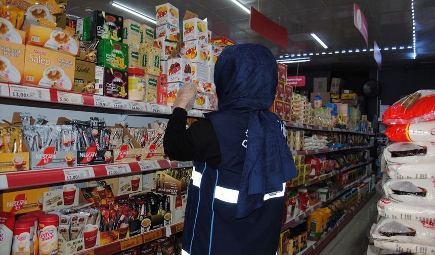 Şanlıurfa'da raf ömrü biten ürünlere zabıta el koydu