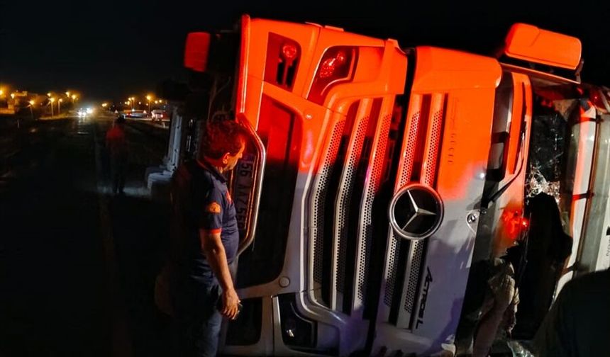 Tır Devrildi, Yaralılar Hastaneye