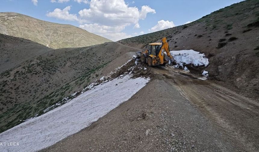 Siirt'te Kış Şartlarıyla Bozulan Köy Yolları Tarıma Açıldı