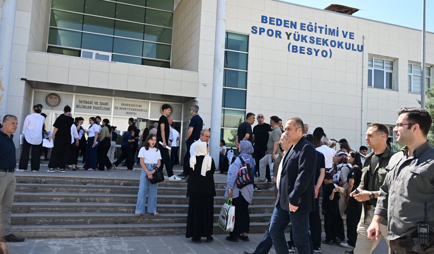 Şırnak'ta YKS'ye Geç Kalan Öğrenciler için Polis Yardımı Yapıldı