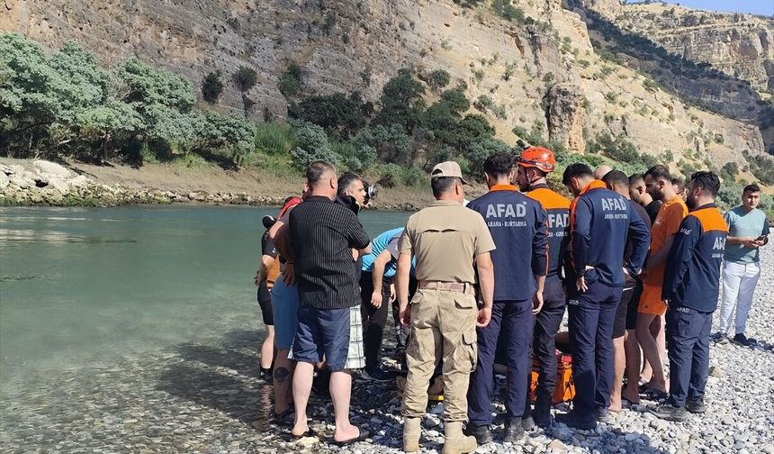 Şırnak Güçlükonak'ta nehre giren genç hayatını kaybetti
