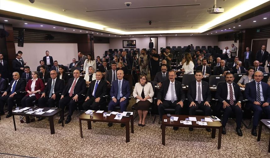 YÖK Başkanı Özvar, Yükseköğretimde Mesleki Eğitimin Yaygınlaştırılması Toplantısı'nda konuştu: