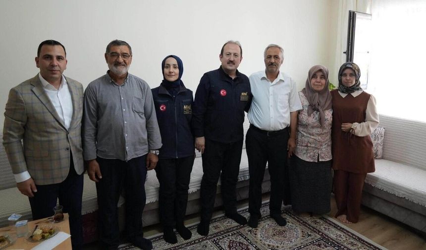 AFAD Başkanı Gölbaşı'nda depremzede aileleri ziyaret etti