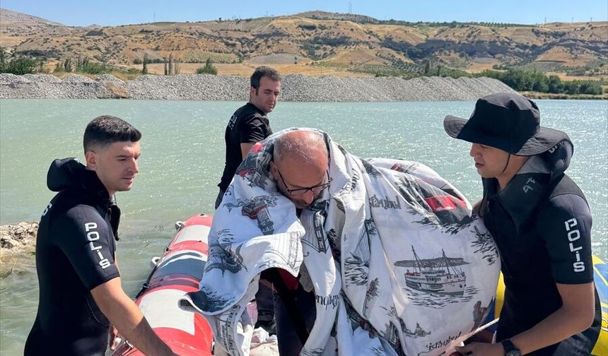 Rüzgarın Etkisiyle Alabora Olan Botta Mahsur Kalmıştı