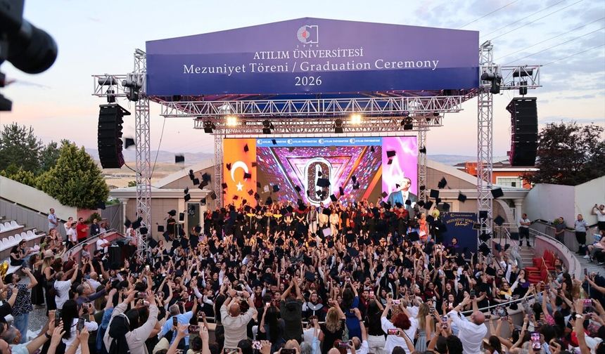 Atılım Üniversitesi'nden mezuniyet coşkusu.