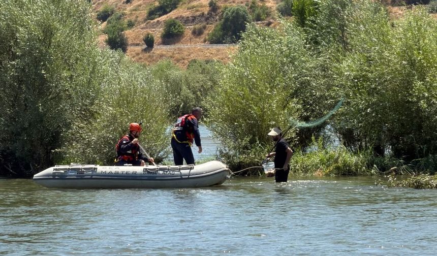 AFAD Ekipleri Murat Nehri'nde Mahsur Kalan Kişiyi Kurtardı
