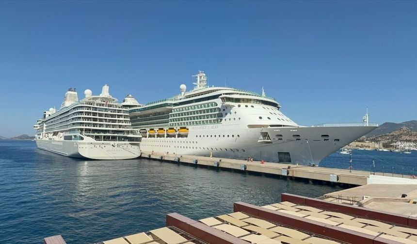 Bodrum'a Kruvaziyerlerle Binlerce Turist Geldi