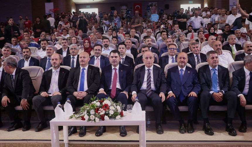 Depremzedeye Tam Destek: Bakan Kurum Sahada Yalnız Bırakmadı