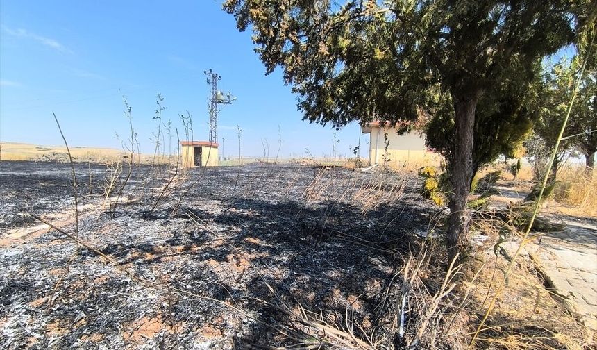Diyarbakır-Bismil Yolu Üzerinde Çıkan Anız Yangını Söndürüldü