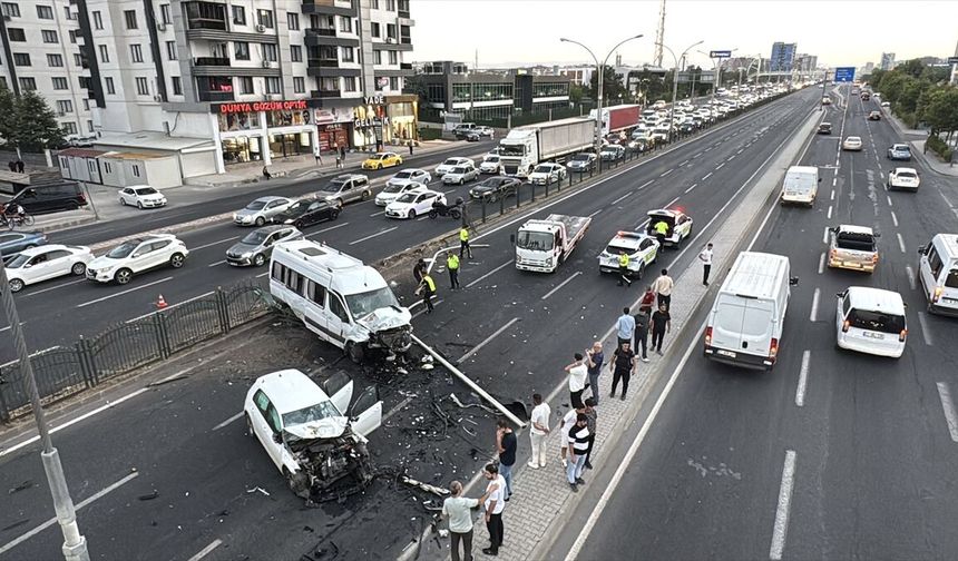 Diyarbakır'da Kazada 3 Kişi Yaralandı