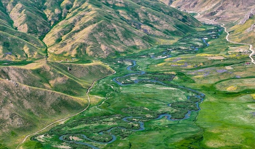 Şırnak'ın Faraşin Yaylası Buzul Gölleriyle Göz Kamaştırıyor