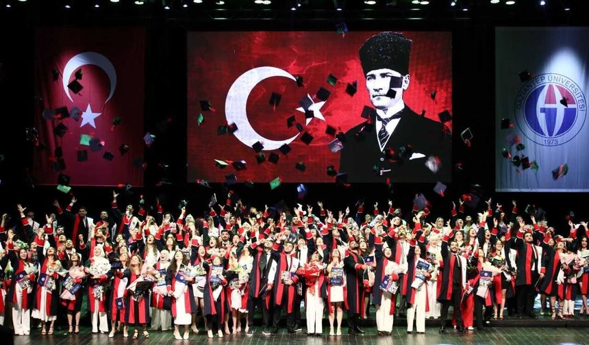 GAÜN Hukuk Fakültesi Mezunları Kep Attı
