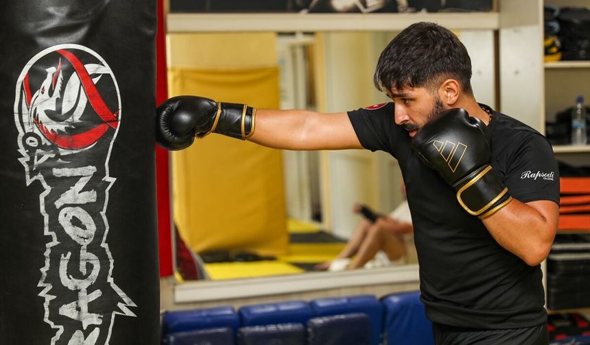 Taksicilik Yapan Genç Savate Şampiyonasına Hazırlanıyor