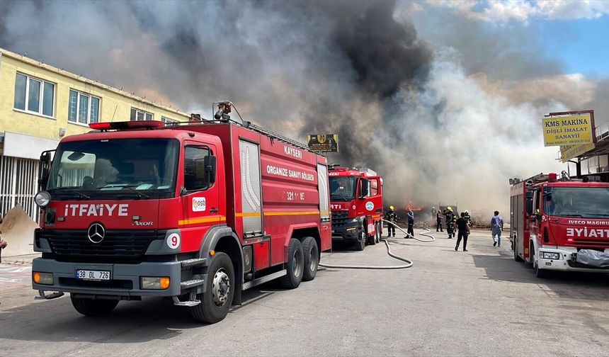 Kayseri'de Hurdalıkta Çıkan Yangın İçin Seferberlik Başladı