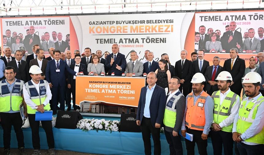 Bakan Ersoy, Gaziantep'te temel attı, açılış yaptı
