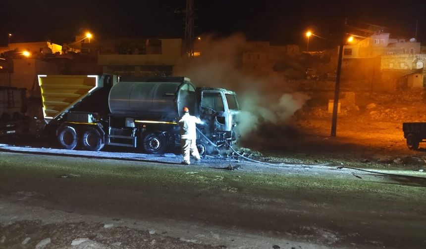 Ömerli'de Park Halindeki İş Makinesi Yandı