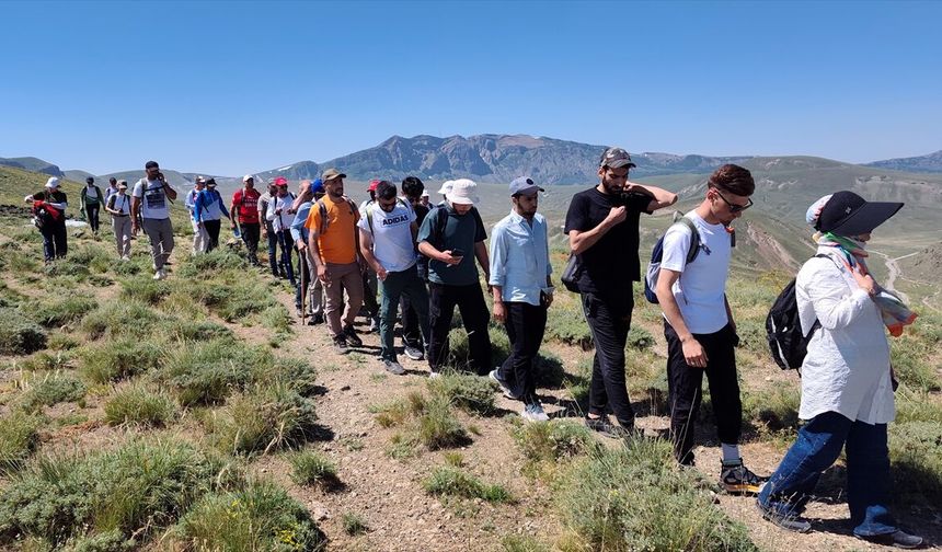 Nemrut Kalderası'nda Doğa Yürüyüşü ve Hızlı Tren
