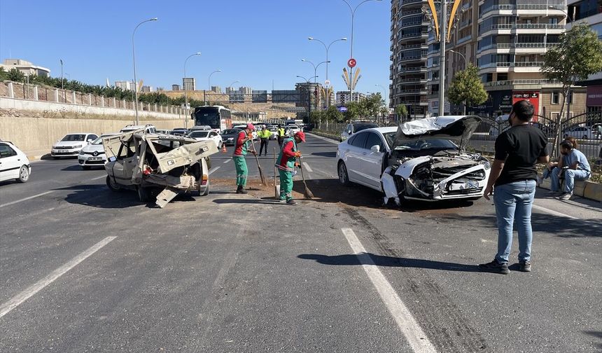 Karaköprü'de 4 Araç Çarpıştı: 1 Yaralı