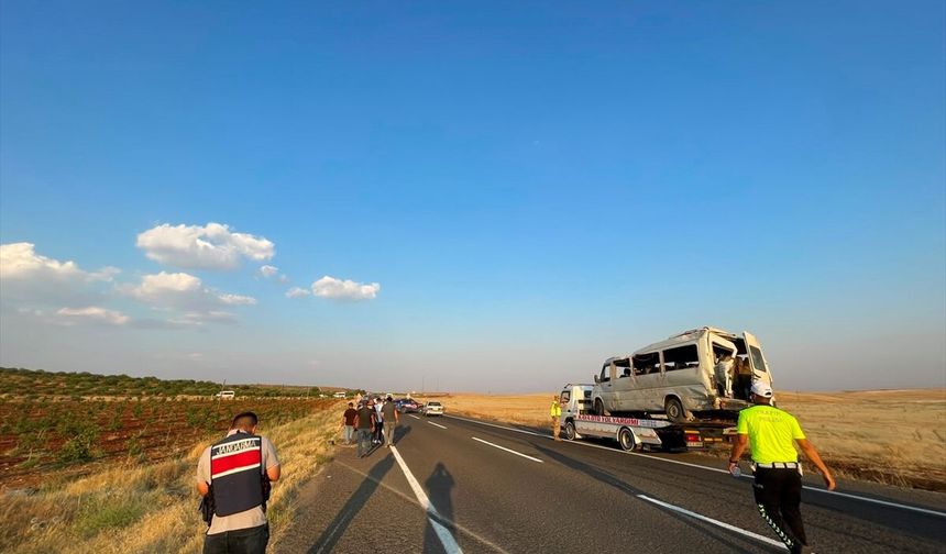 Suruç'ta Tarım İşçilerini Taşıyan Minibüs Şarampole Devrildi