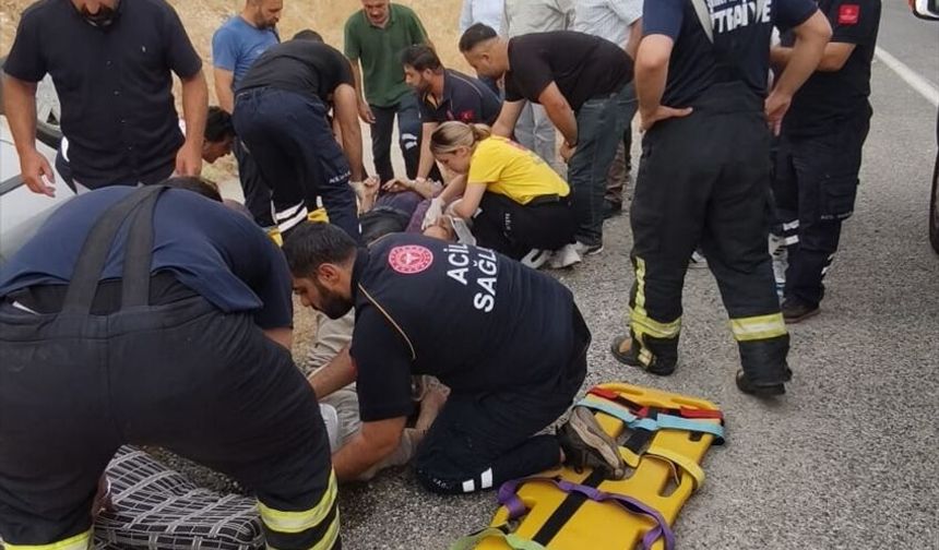 Siirt'te otomobil şarampole devrildi: 3 yaralı