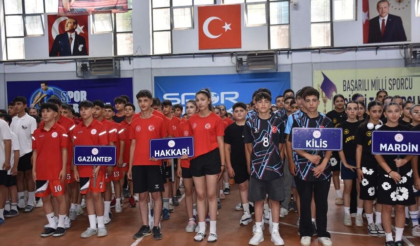 Şırnak'ta 280 Sporcu Voleybol İçin Bir Araya Geldi