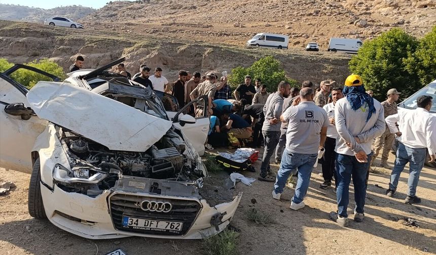 Güçlükonak'ta Otomobilin Devrilmesi Sonucu 4 Yaralı