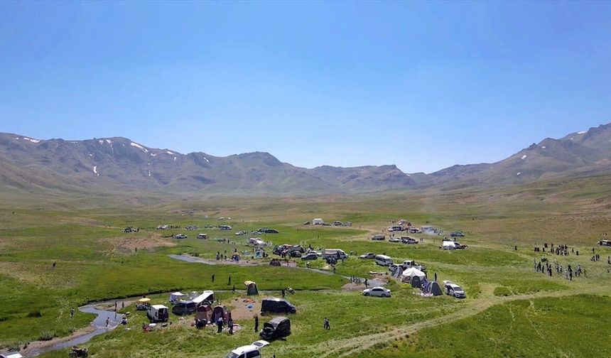 Van'da Bal Yuvarlama Heyecanı Yaşandı
