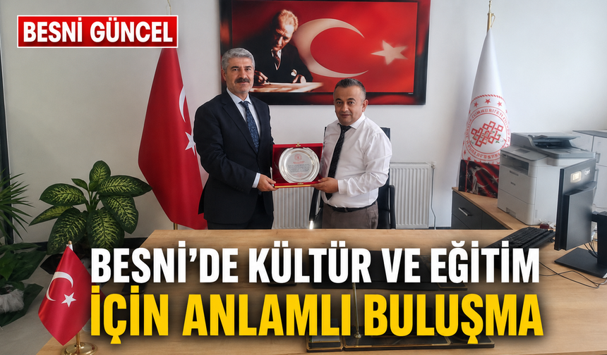 Besni İlçe Halk Kütüphanesi’ne katkı sunan Alkan’a plaket