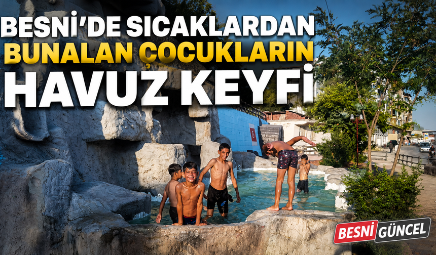 Besni’de Çocuklar Süs Havuzunda Serinliyor