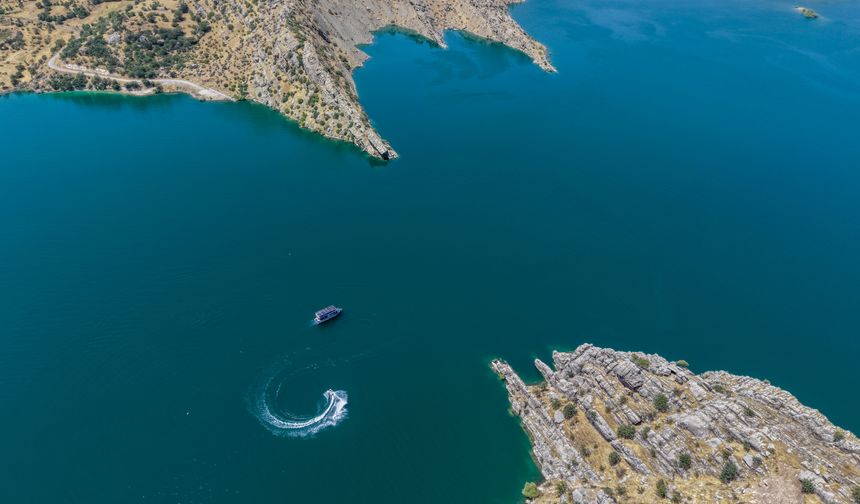 Çevre Dostu Tekne, Atatürk Baraj Gölü'nde Geziye Başlıyor