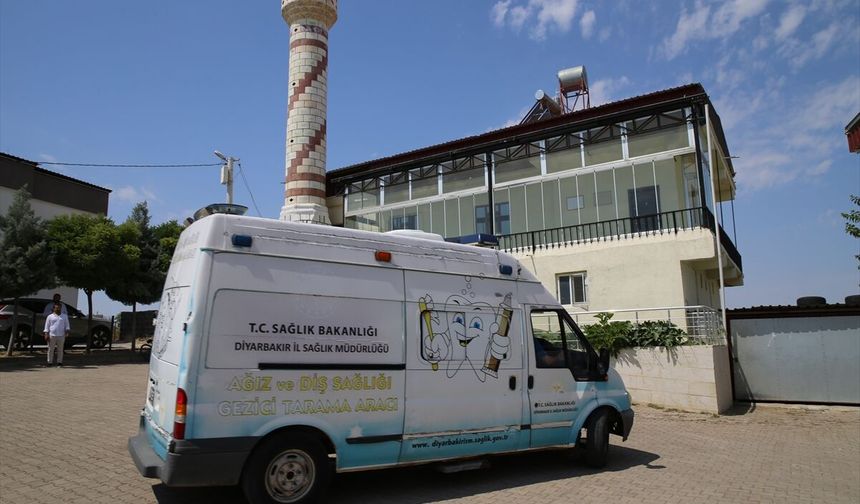 Diş hekimlerinden Diyarbakır'daki çocuklara mobil hizmet