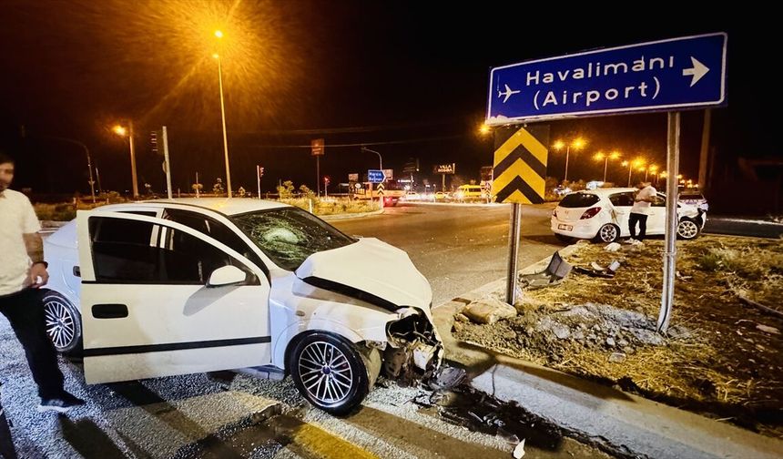 Diyarbakır'da iki otomobil çarpıştı: 7 yaralı