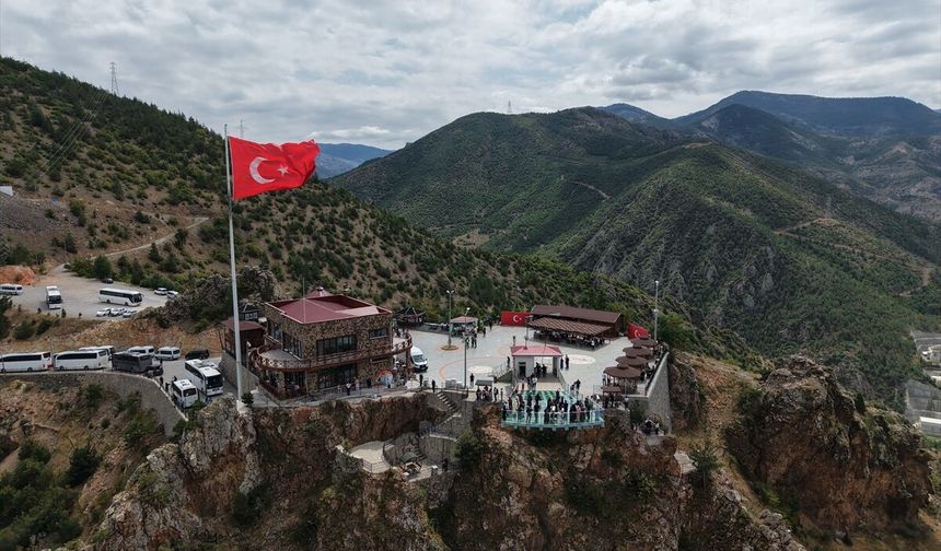 Gümüşhane Cam Terası Ziyaretçi Akınına Uğradı