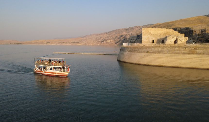 Hasankeyf'te Tekne Turlarına Yoğun İlgi