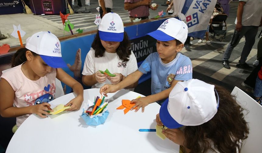 Kahramanmaraş Fuarı'nda Çocuklar Origami Öğreniyor