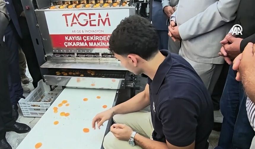 Malatya'da, yerli Kayısı Patik Makinesi tanıtıldı