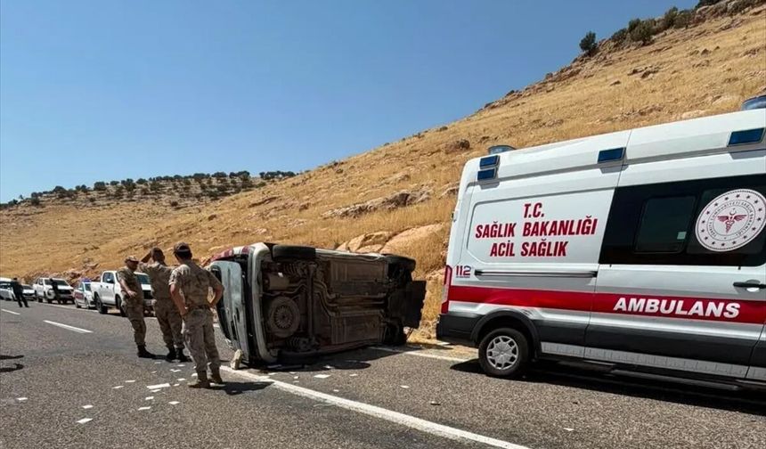 Nusaybin'de takla atan araçta 1 genç öldü, 1 yaralı var