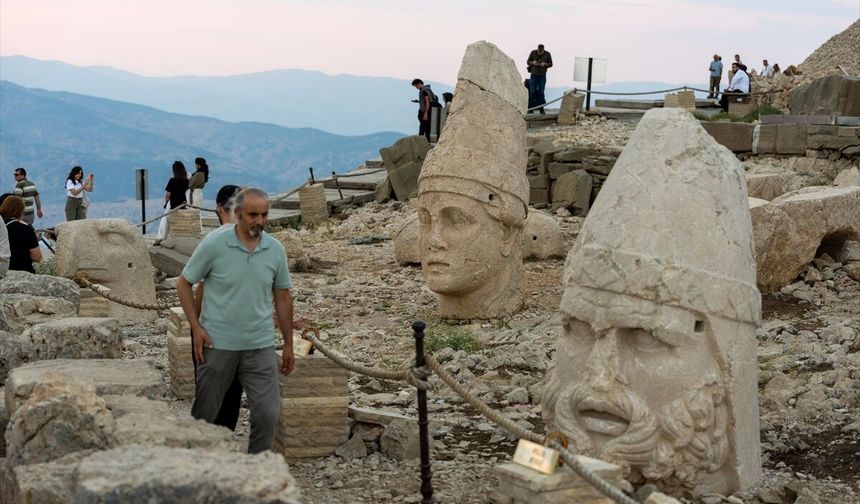 Nemrut Dağı'nda gün batımı yoğunluğu