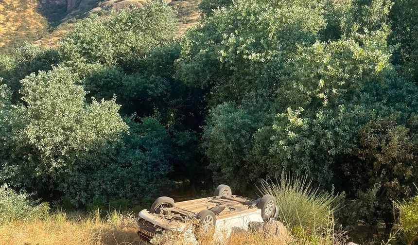 Şırnak'ta araç şarampole devrildi: 2 yaralı